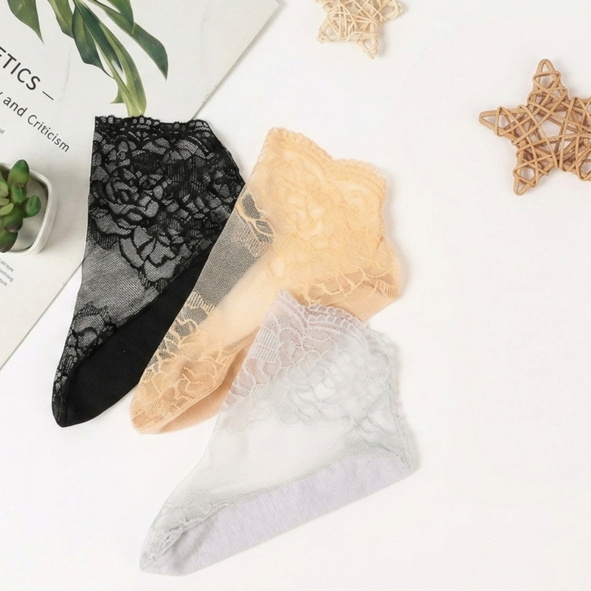 Socquettes en Dentelle Florale pour Femmes - Chaussettes Courtes Transparentes et Élégantes