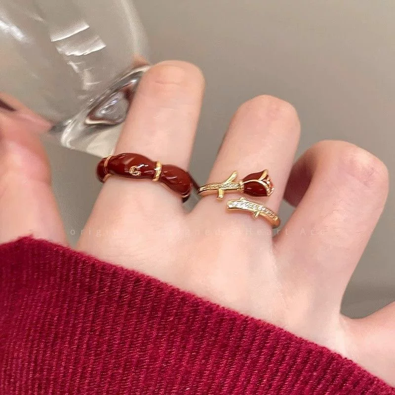 Bagues ouvertes à roses rouges émaillées, en alliage de cuivre doré – porter seule ou en accumulation, Style rétro élégant, idéale pour Noël et le Nouvel An