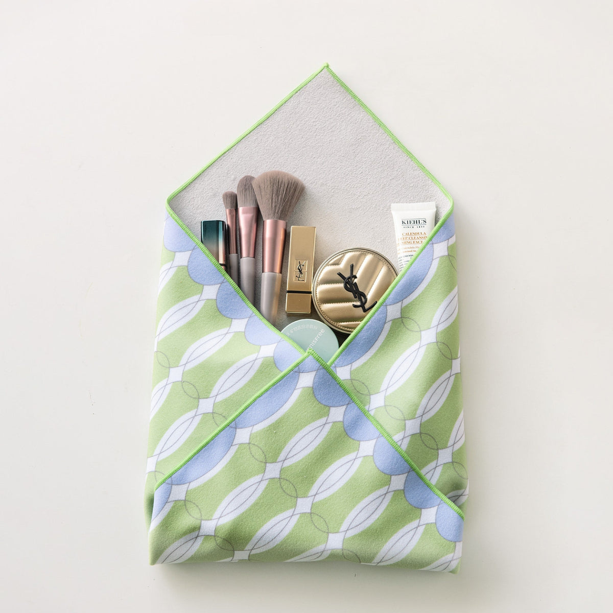Magic Wrap – Tissu auto-adhésif réutilisable pour organiser soins et essentiels | Lavable, portable et idéal en voyage | Pochette cosmétique / trousse de maquillage multifonction