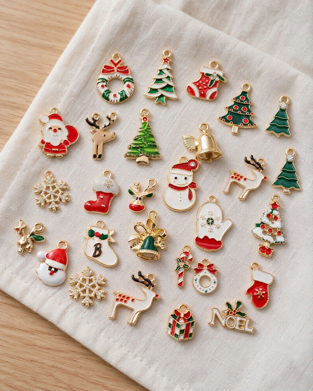 Lot de 20 pendentifs de Noël en alliage doré et émail — charms assortis DIY pour bijoux et porte-clés