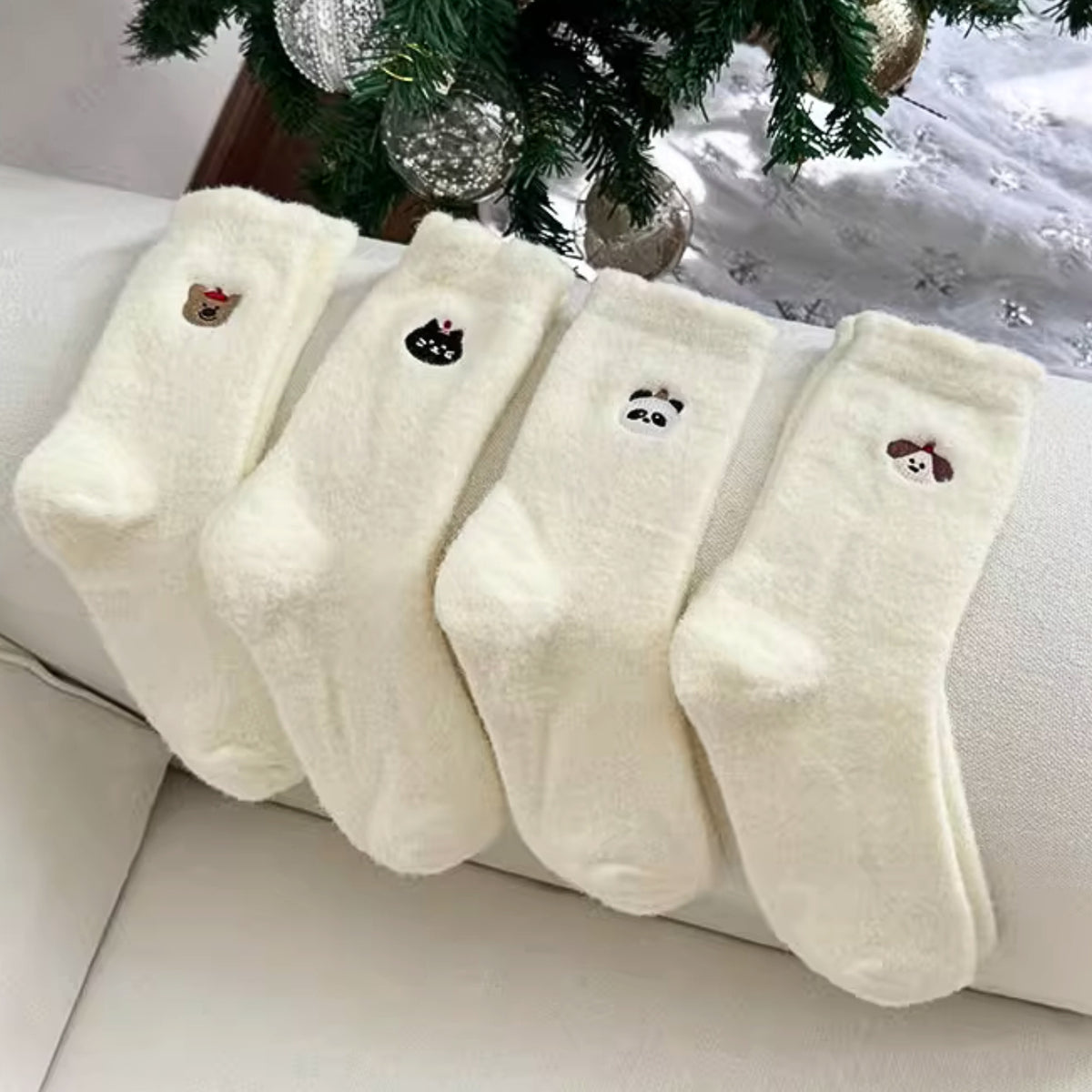 Chaque paire est décorée d’une petite tête d’animal brodée très mignonne🐶