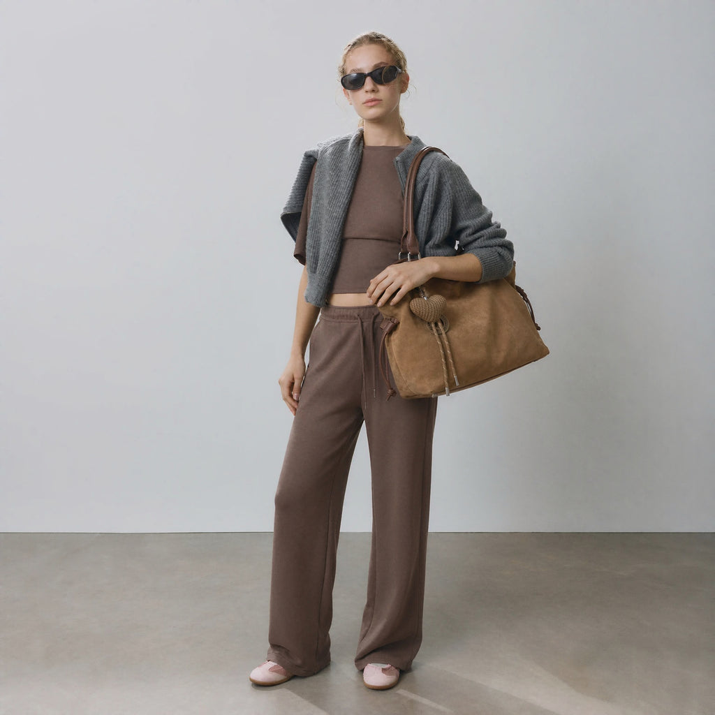 Sac marron effet suédé à pendentif cœur – Style rétro